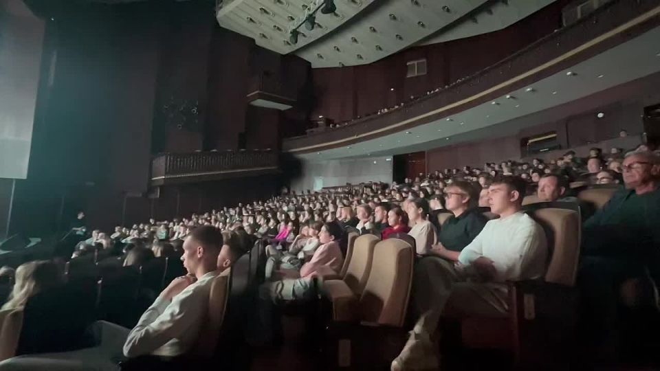 Родион Мирошник: Только что в Челябинске в рамках фестиваля RT.ДОК «Время героев» прошла премьера фильма «Поток» Юлии Мартавалиевой и Аббаса Али-Заде