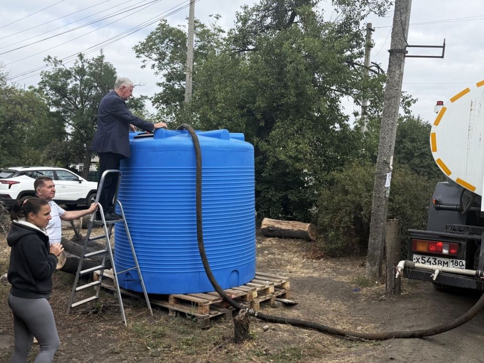Сергей Литвинов: Проконтролировал подвоз воды в Шахтерске