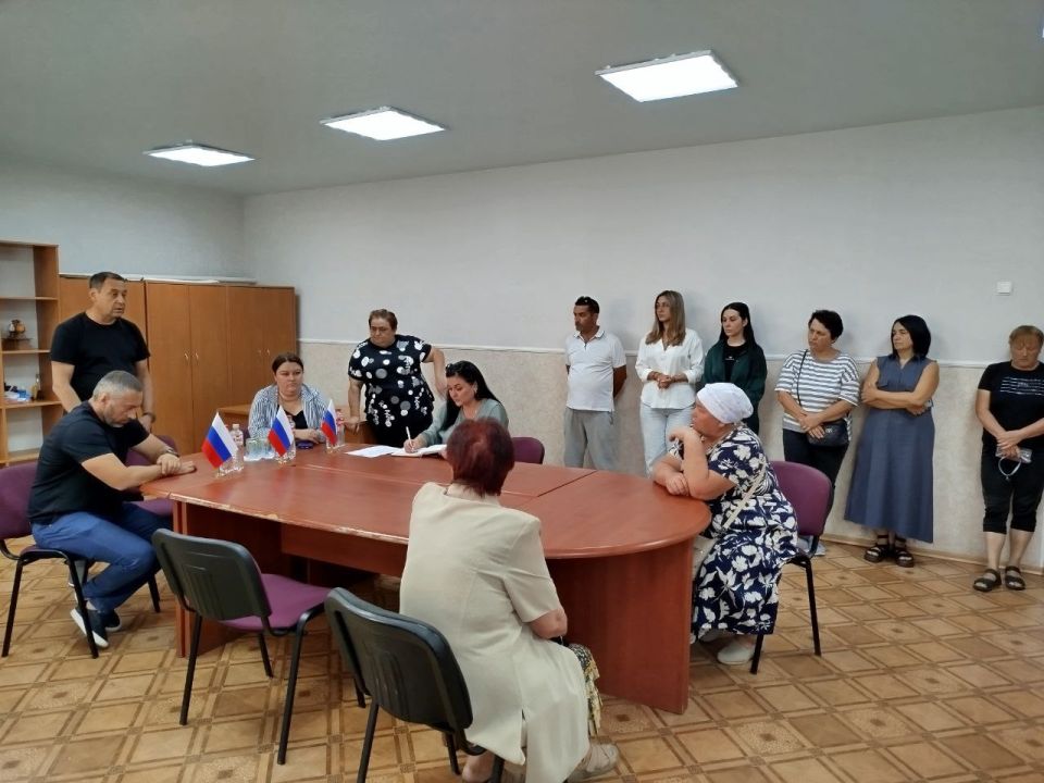 Константин Зинченко: Совместно с депутатами Народного Совета ДНР Мариной Каплянок и Юрием Афендиковым встретился с жителями с. Бугас