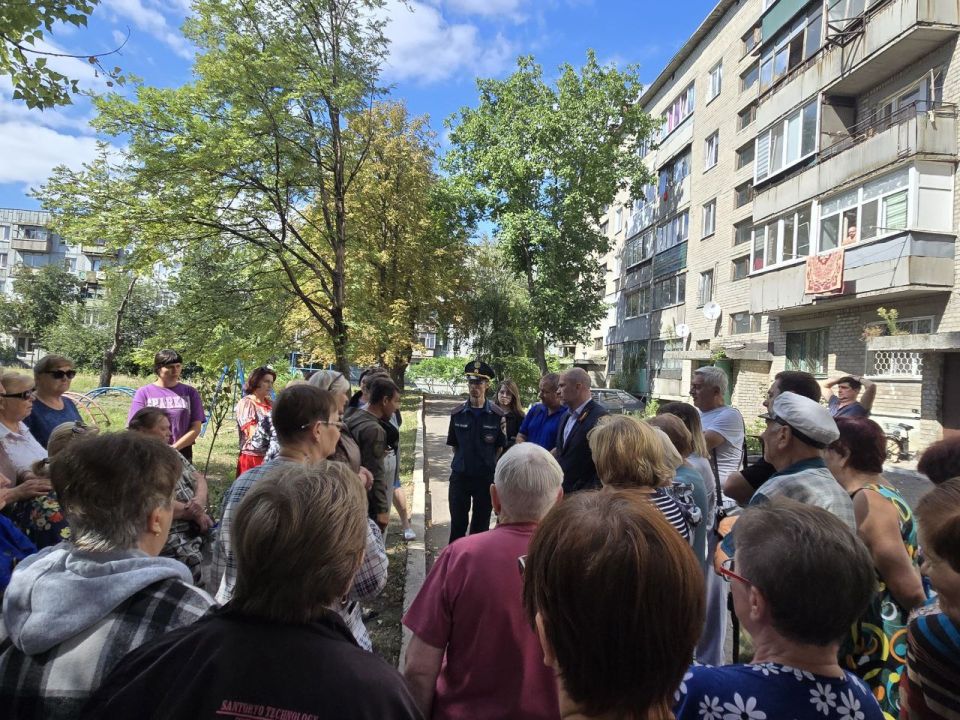 Сергей Желновач: Исполняя поручение Главы Донецкой Народной Республики Дениса Владимировича Пушилина о ведении постоянного диалога с людьми, сегодня, 5 сентября, встретился с жителями микрорайона Восточный