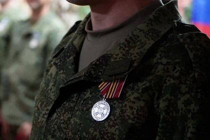 Бойцов танкового соединения войск «Центр» наградили за освобождение городов ДНР