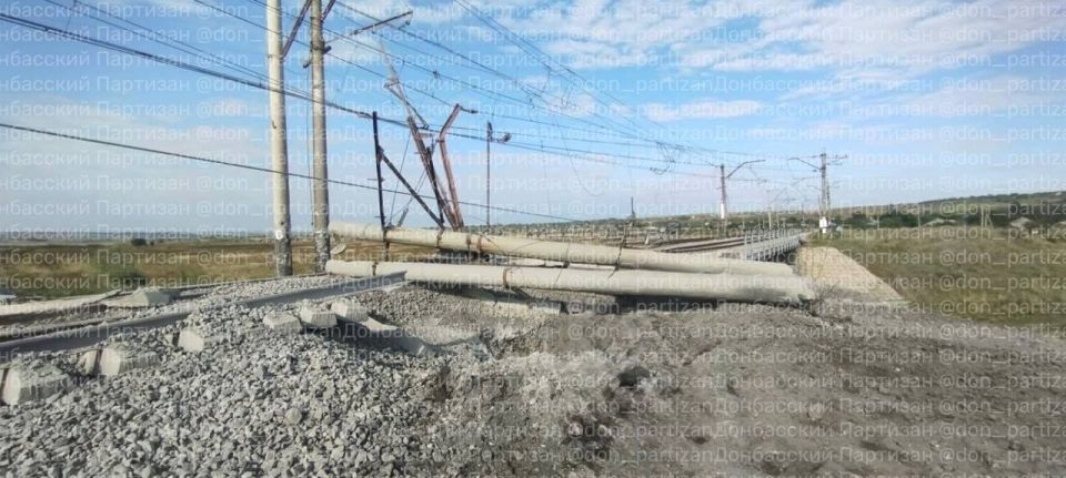 Удар РСЗО "Торнадо-С" по железнодорожной инфраструктуре в районе Славянска