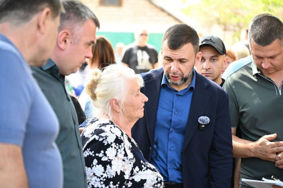 Глава ДНР Денис Пушилин встретился с жителями поселка Красный Октябрь в Макеевке