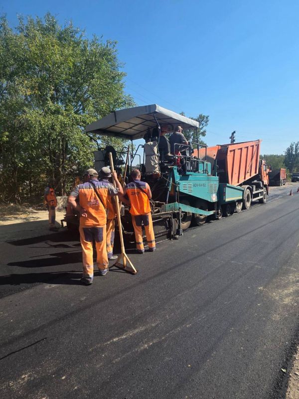 Константин Кузьмин: Расскажу и о положительных изменениях: в Донецке продолжается укладка нового асфальта