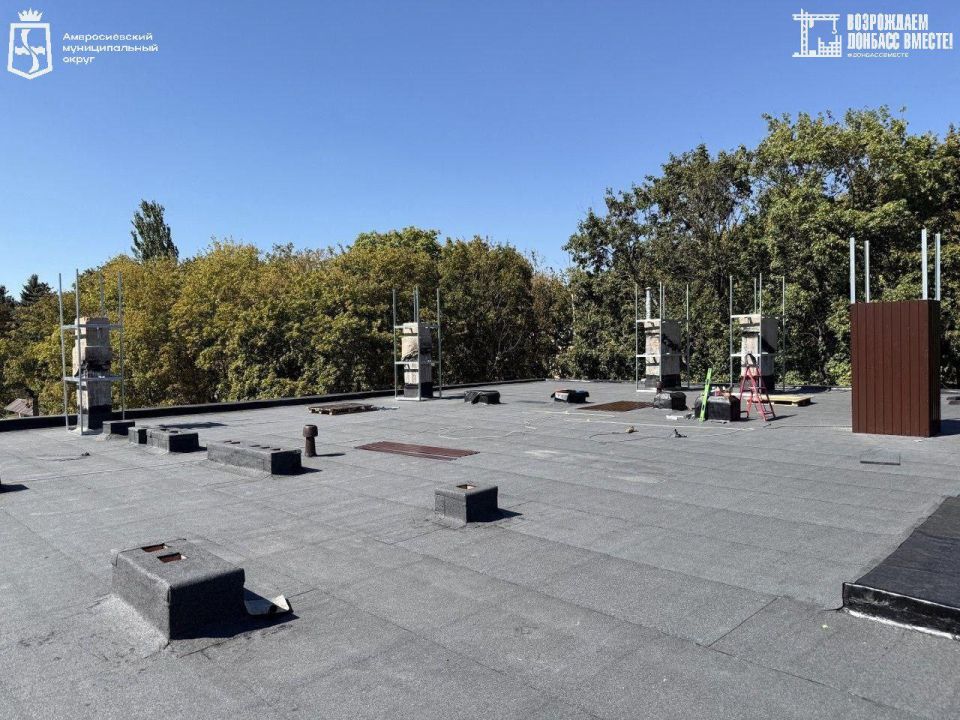 Игорь Лызов: В пос. Металлист Амвросиевского муниципального округа завершаются работы по ремонту кровли многоквартирного дома