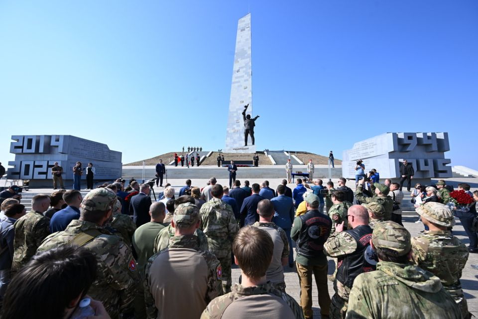 Наш Солдат-Победитель стоит на страже русской земли: Денис Пушилин принял участие в торжествах на Саур-Могиле в честь 82-й годовщины освобождения Донбасса