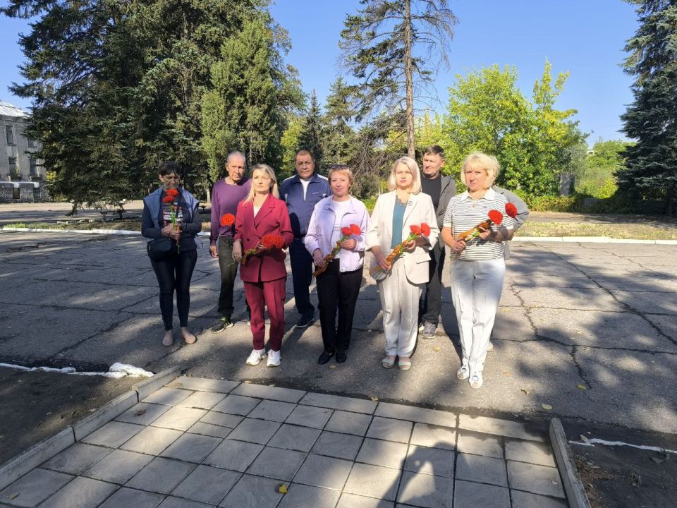 Возложение цветов ко Дню освобождения Донбасса