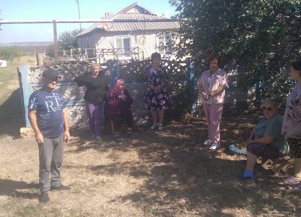 Начальник Кутейниковского территориального отдела Светлана Токарева встретилась с жителями пос