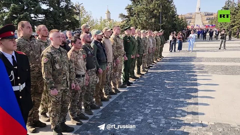 Огромное знамя Победы развернули на мемориале «Саур-Могила»