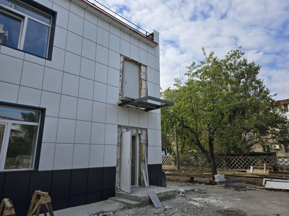 Якутия продолжает ремонт в Доме детского и юношеского творчества Докучаевска