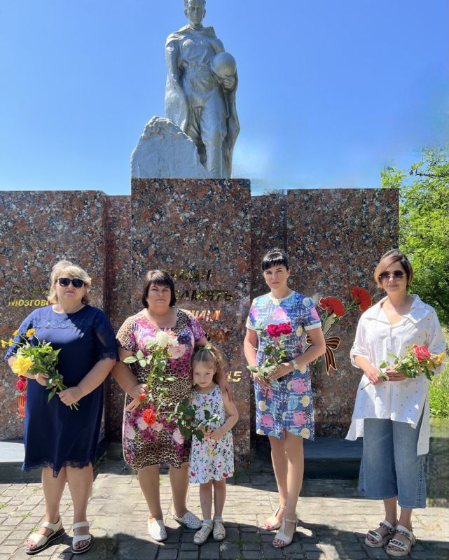 Игорь Мартынов: Ко Дню освобождения Донбасса от немецко-фашистских захватчиков, в городском округе Енакиево состоялась церемония возложения цветов к памятникам воинам-освободителям