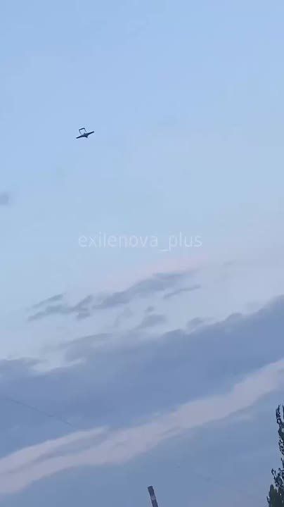 Момент целенаправленной атаки дрона террористов по жилому дому в Донецке