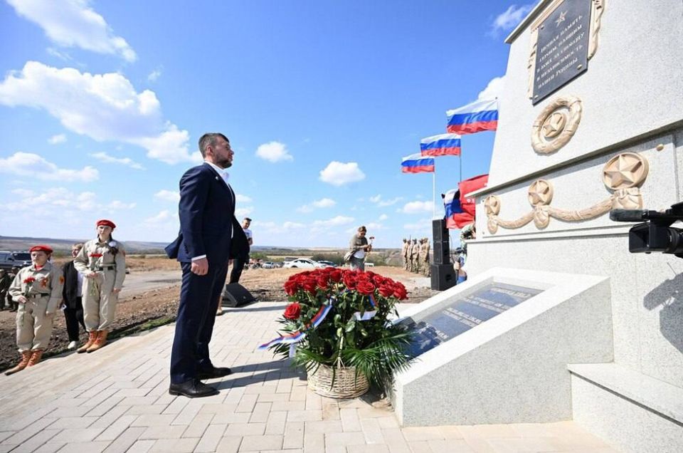 Пушилин открыл восстановленный монумент советским воинам в Дмитровке