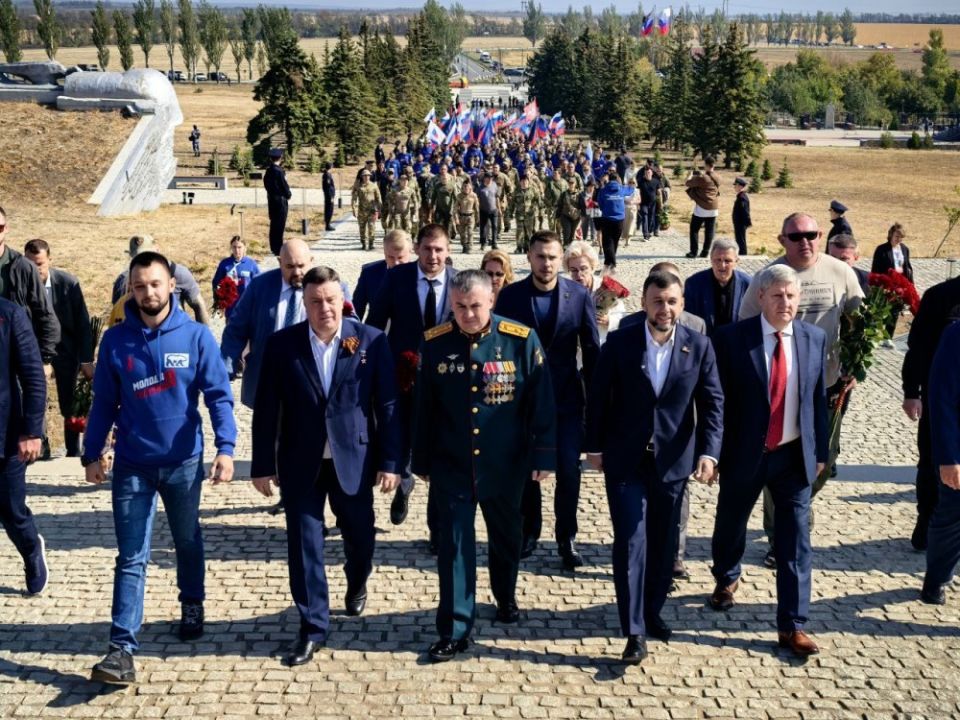 Члены Правительства приняли участие в торжествах на Саур-Могиле в честь 82-й годовщины освобождения Донбасса