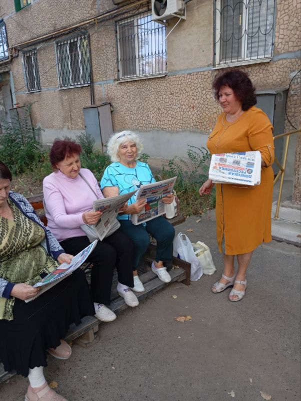 Сегодня, 9 сентября 2025 года, руководитель общественной приемной местного отделения Всероссийской политической партии «Единая Россия» Татьяна Давыденко провела встречу с жителями города Светлодарск