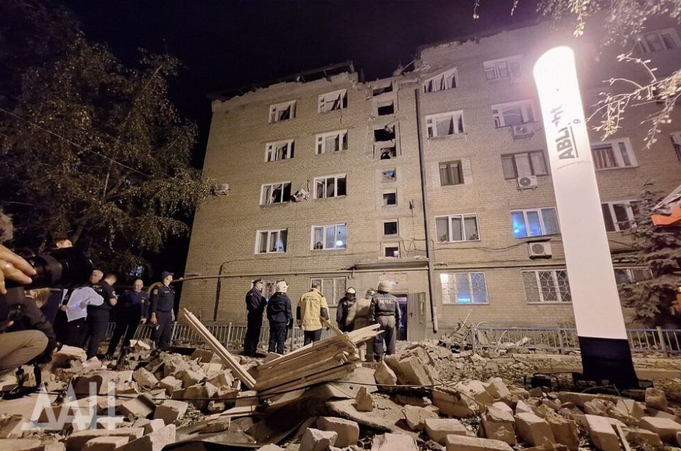 Женщина пострадала при обстреле пятиэтажки на юго-востоке Донецка