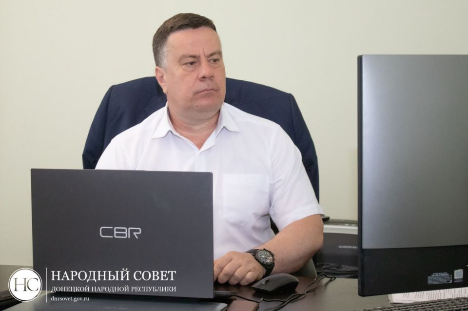 Константин Кузьмин: Принял участие в еженедельном оперативном совещании Главы ДНР Дениса Пушилина с Правительством