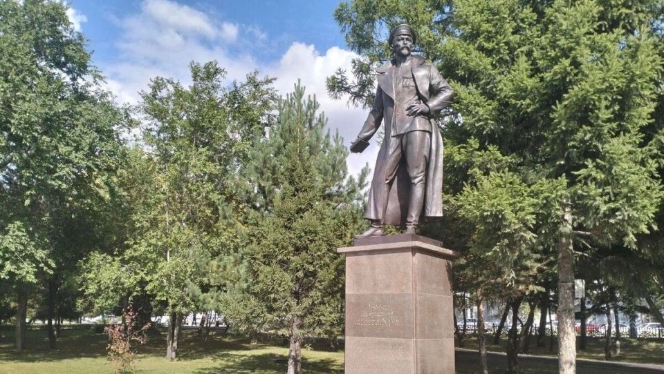 В центре Омска установили памятник Феликсу Дзержинскому