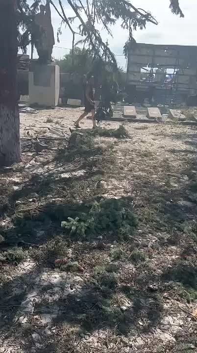 На оккупированной ВСУ части Донбасса в поселке Яровая противник организовал ожидаемую провокацию с ударом по гражданским в стиле удара по жд вокзалу Краматорска