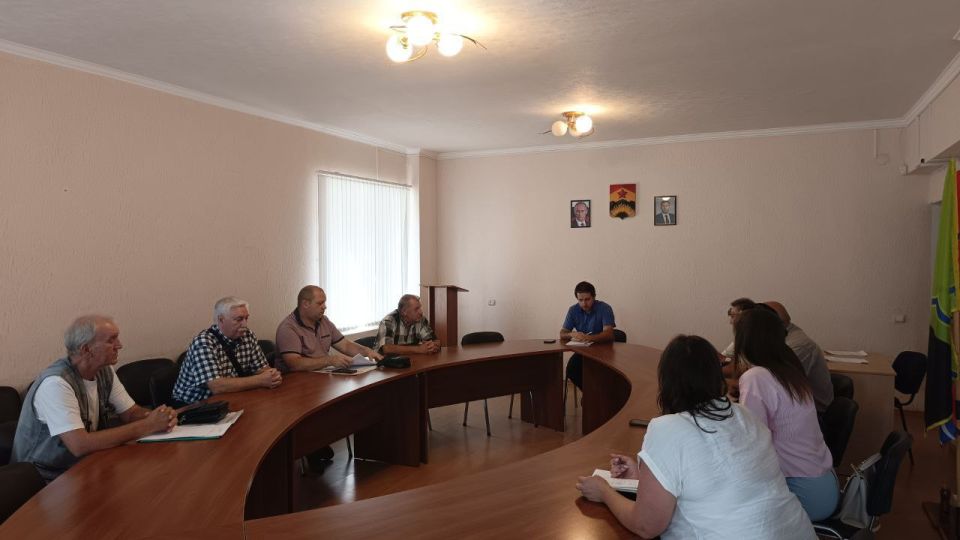 В Ждановке на аппаратном совещании с руководителями учреждений и коммунальными службами обсудили подготовку к отопительному сезону