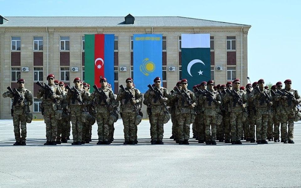 Дмитрий Стешин: Боевое слаживание в "мягком подбрюшье России" и без России? Против кого?