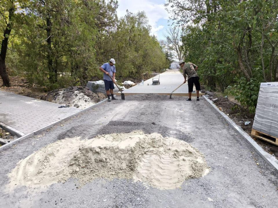 Якутия продолжает благоустройство городского парка в Докучаевске