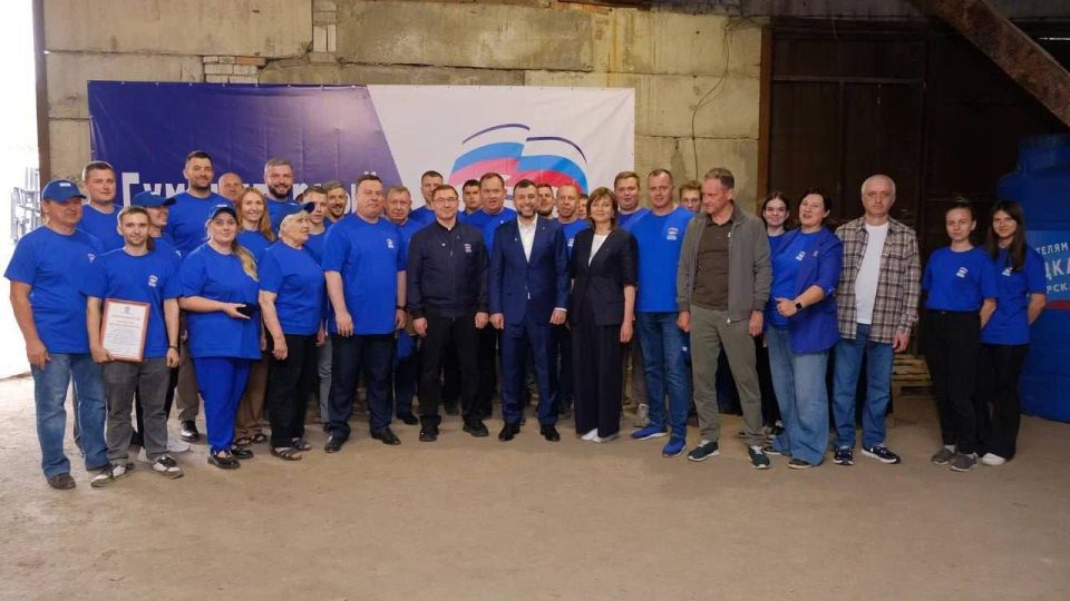 Константин Кузьмин вместе с руководством партии «Единая Россия» поблагодарил активистов за помощь в доставке воды