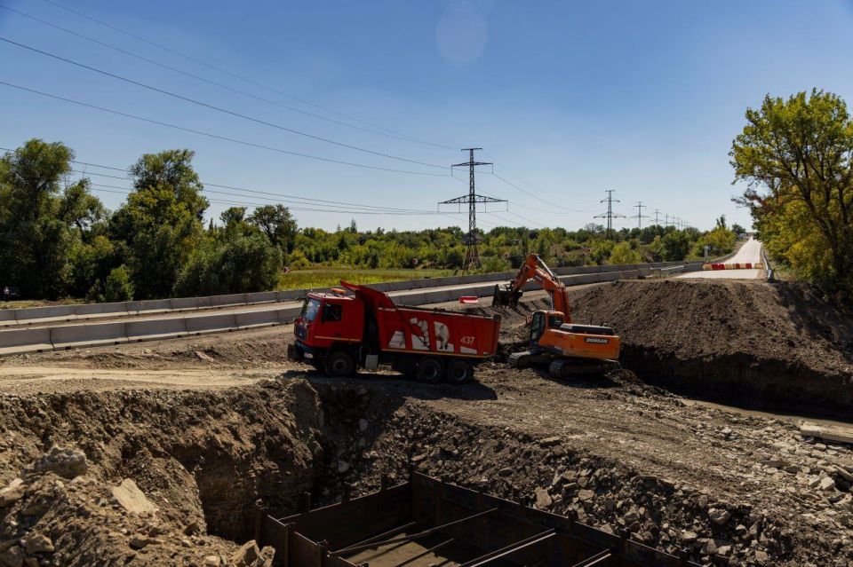 Рассказываем, как проходит капитальный ремонт моста через реку Скелевая на участке автодороги Светлодарское - Мироновка - /на Попасную/