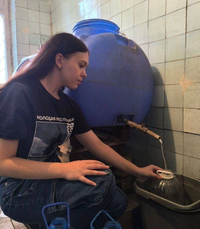 Сергей Ермаков: Специалистами Снежнянского филиала ПУВКХ были ликвидированы аварийные повреждения на водопроводных сетях, расположенных по улицам Минская, Шевченко, Потье, Андреева, Акулова, Ушинского, Подлесная