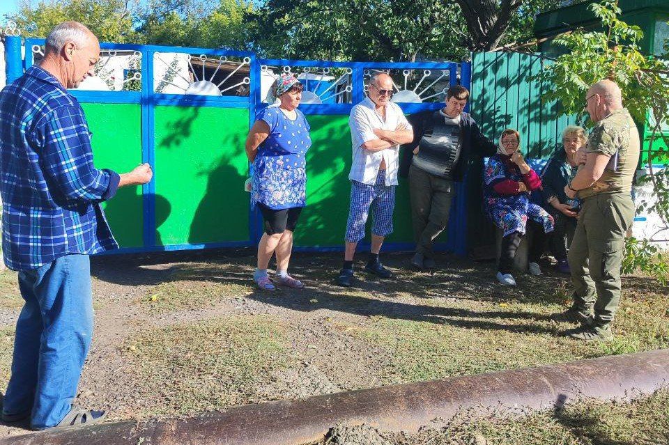 Начальник Успенского территориального отдела Сергей Шпорт провел встречу с жителями с. Камышеваха