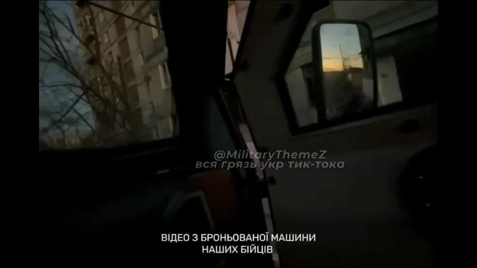 ВСУшники на бронеавтомобиле Roshel Senator проводят ротацию под ударами русских FPV-дронов на Торецком направлении