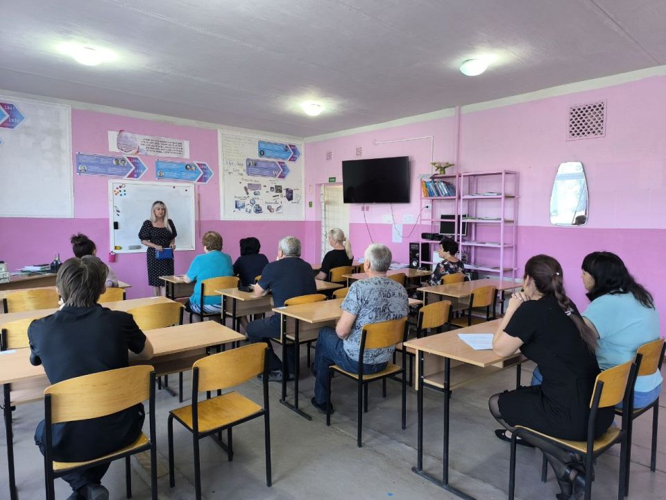 От трудового коллектива Войковской школы поступили обращения коммунального характера