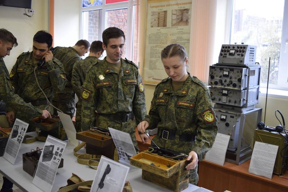 Дмитрий Рогозин: Когда три года назад я впервые приехал добровольцем на Донбасс, был уверен, что могу многих научить воевать