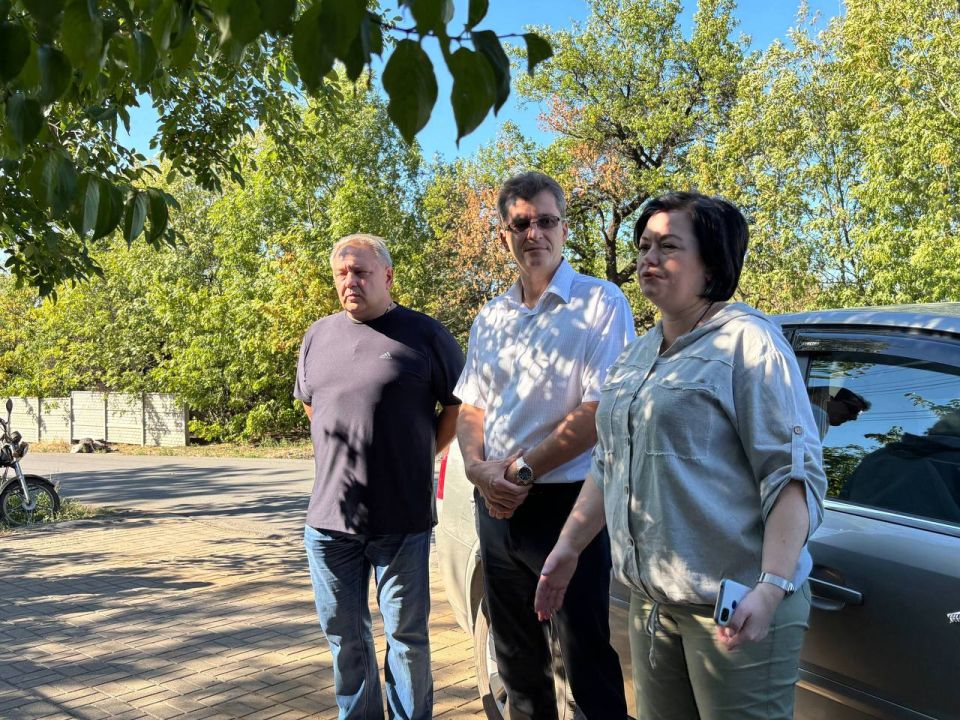 Сегодня заместитель главы Администрации муниципального образования городского округа Харцызск Виктория Рогожина провела еще одну встречу с гражданами в пгт Зуевка