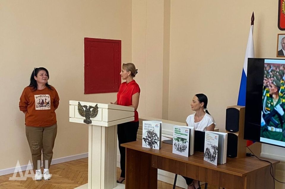 В Шахтерске представили сборники рассказов ветеранов-защитников