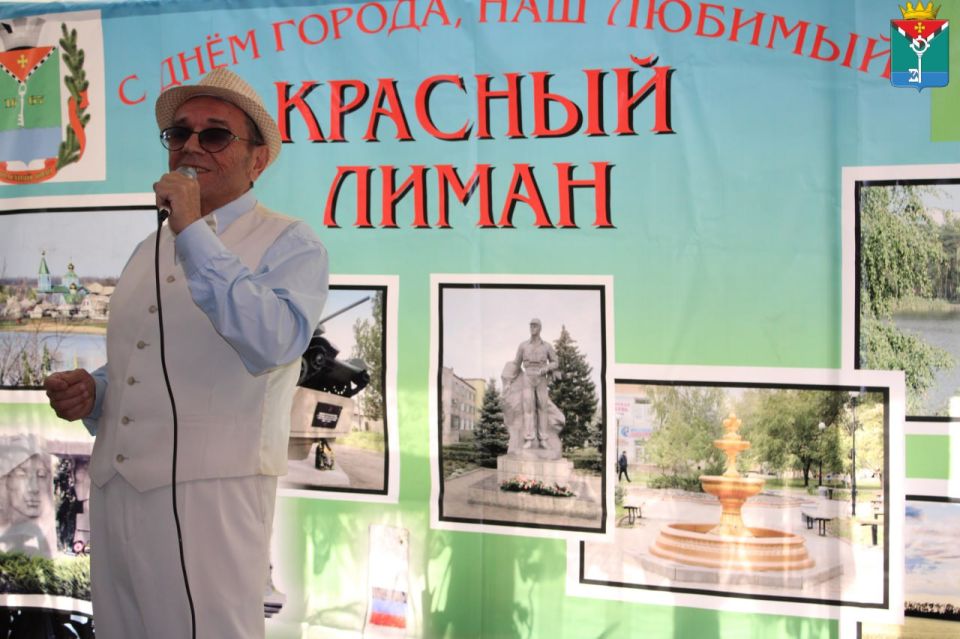 В день рождения любимого города в ПВР г. Енакиево для краснолиманцев состоялся концерт земляка, автора-исполнителя множества песен о родном городе Виталия Харитоненко