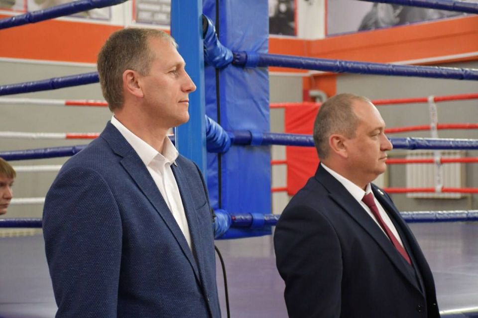 Сергей Желновач: В особенный день – День города Воинской Славы Дебальцево – в рамках реализации партийного проекта "Детский спорт" от "Единой России" состоялась открытая тренировка, собравшая юных боксеров из разных городов...