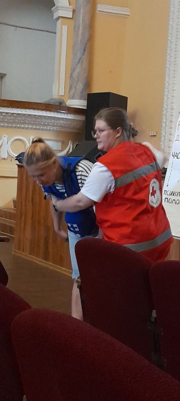 В городе Комсомольское состоялся мастер-класс по оказанию первой помощи пострадавшим от РОО «Донецкий красный крест»