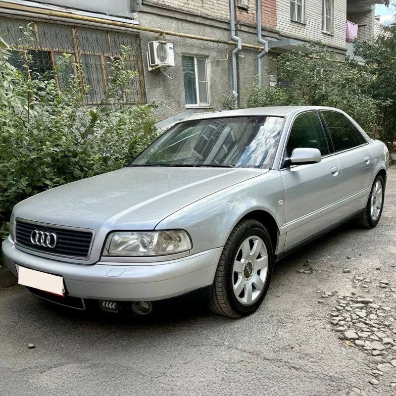 810 �.�. Audi A8, 2001 �.�