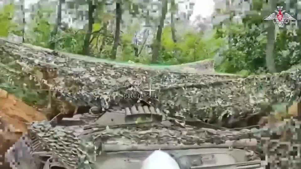 Операторы дронов заходят на цель