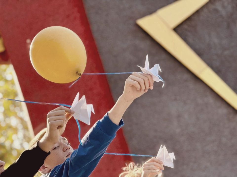 Молодёжка провела памятную акцию ко Дню памяти жертв фашизма