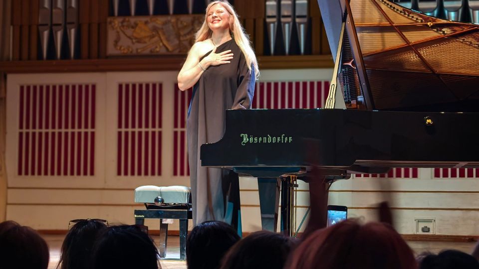 Браслетик «Новороссия», рояль от пленного и письма с угрозами: О чем «Королева Рахманинова» рассказала «Комсомолке»