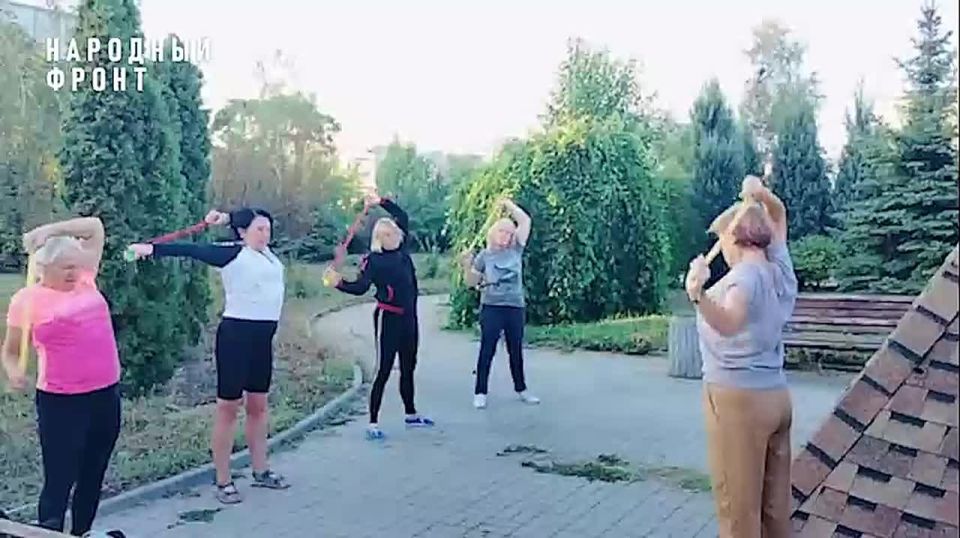 Тренер спорткомплекса проводит реабилитацию жителей Курахова после боевых действий