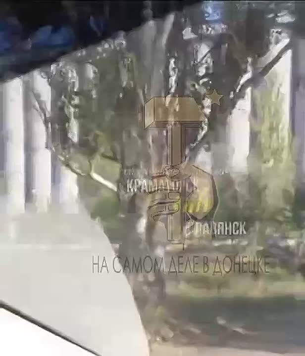 В Славянске, находящемся под контролем украинских войск, продолжается демонтаж «Масложиркомбината» с целью извлечения металлического лома