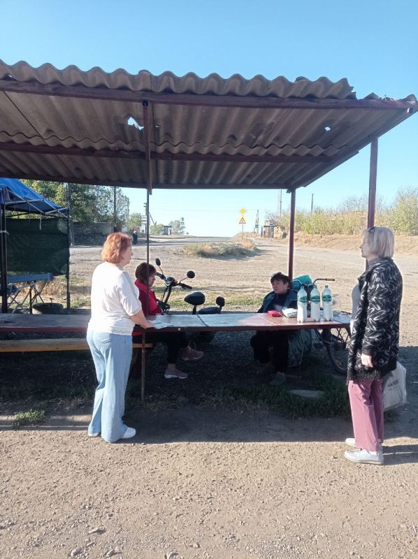 Начальник Благодатновского территориального отдела Инна Науменко провела встречу с жителями с. Благодатное, на которой были рассмотрены социальные и коммунальные вопросы