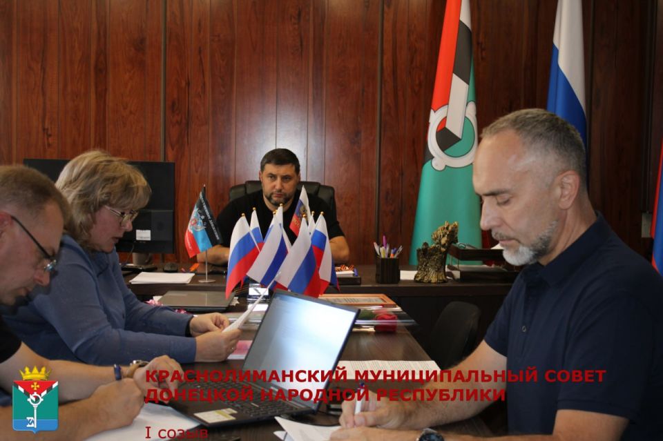 Александр Петрикин: Сегодня в Администрации округа принял участие в очередном заседании Краснолиманского муниципального совета Донецкой Народной Республики первого созыва