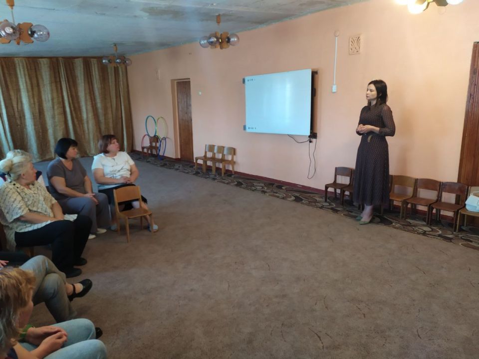 Сегодня, 15 сентября, Ольга Дедух, заместитель главы администрации городского округа Торез провела встречу с трудовым коллективом ГКДОУ "Детский сад