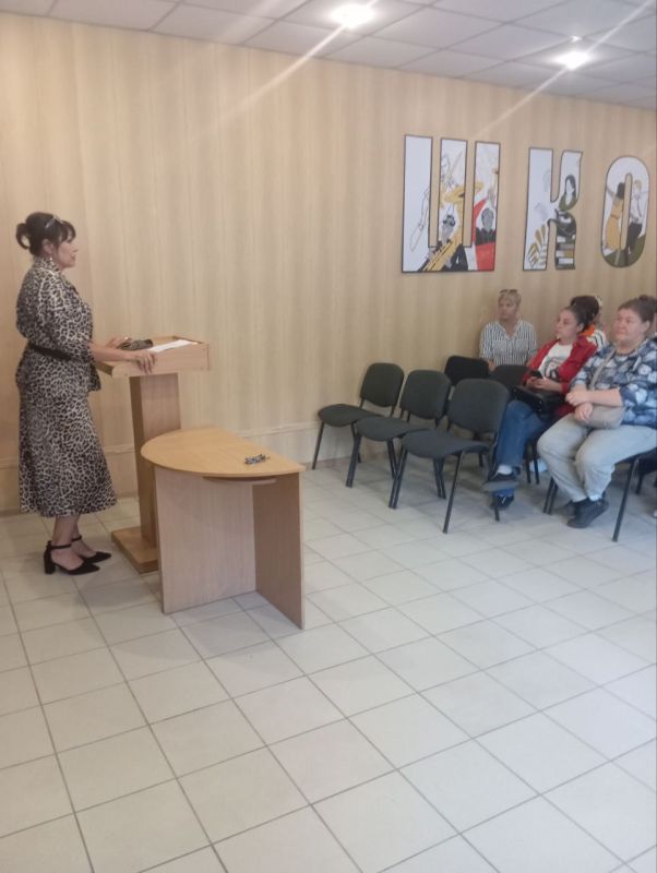 Профилактика начинается с диалога: специалисты по работе с семьей с детьми приняли участие в родительских собраниях