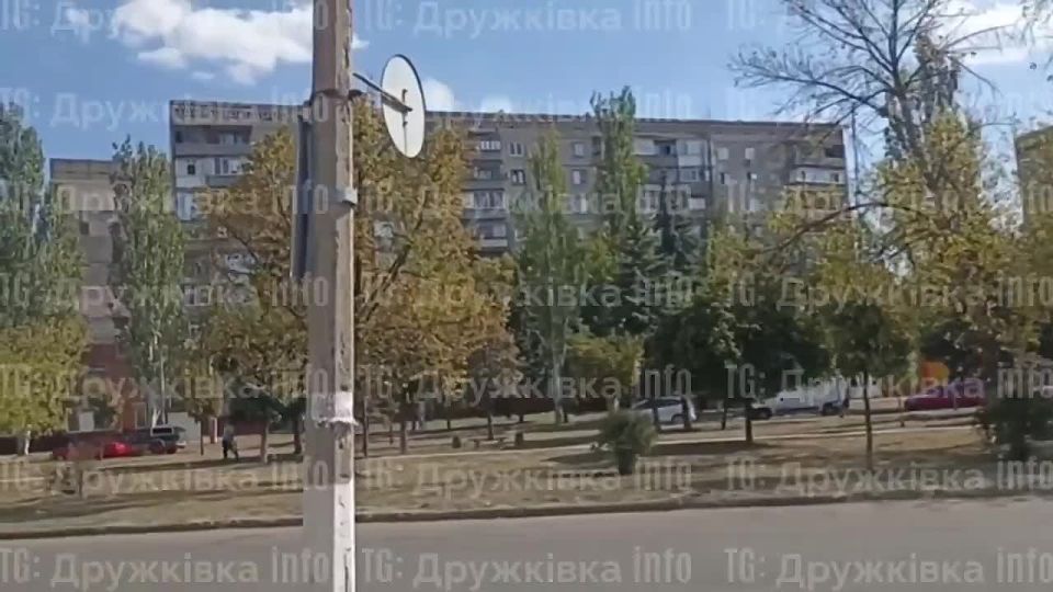 Удары "Гераней-2" и FPV-дронов по объектам в Дружковке, расположенной севернее Краматорска