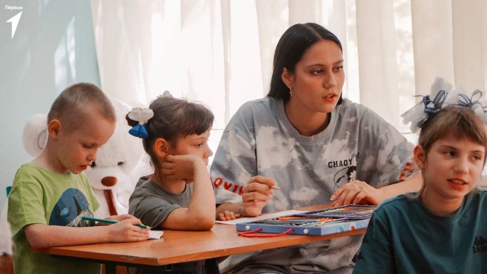 Активисты Движения Первых из ДонНУЭТ провели день с воспитанниками Амвросиевской школы-интерната №4